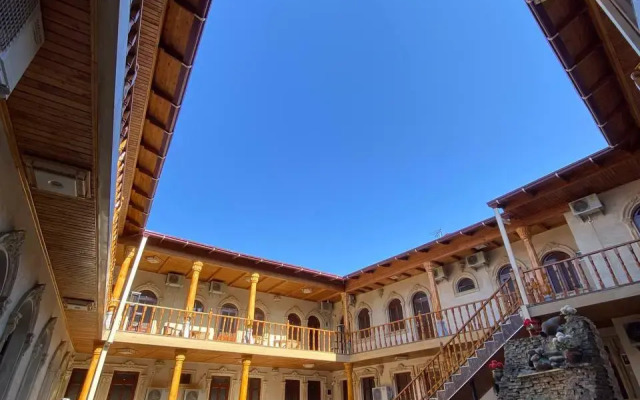 El Emir Hotel