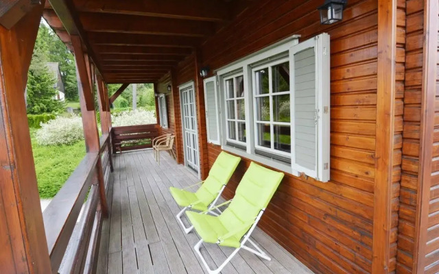 Affluent Chalet in Septon with Whirlpool, Sauna, Hot Tub