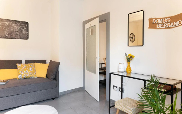 DomusBergamo - Apartment in Historic Street