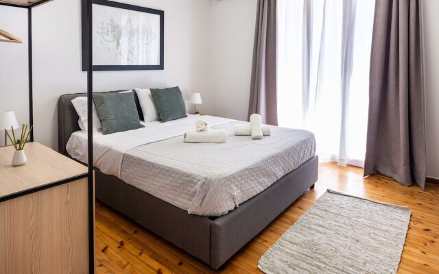 Daisy Elegance in the heart of Athens