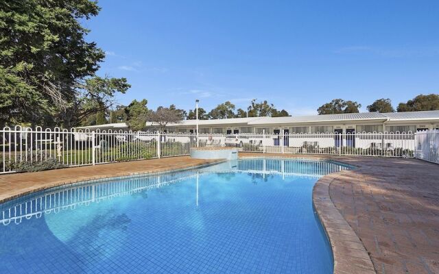 Byer Fountain Motor Inn, Holbrook