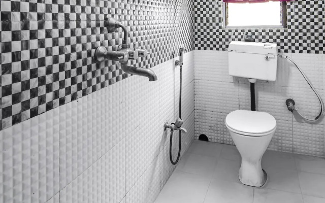 Fabhotel White Palace