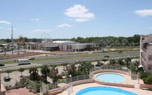 Nice 24m With Balcony Residence With Pool