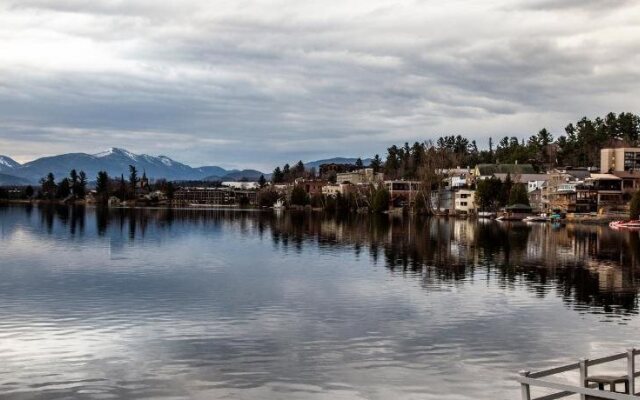 The Haus on Mirror Lake