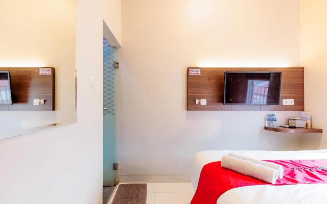 RedDoorz near Taman Palem