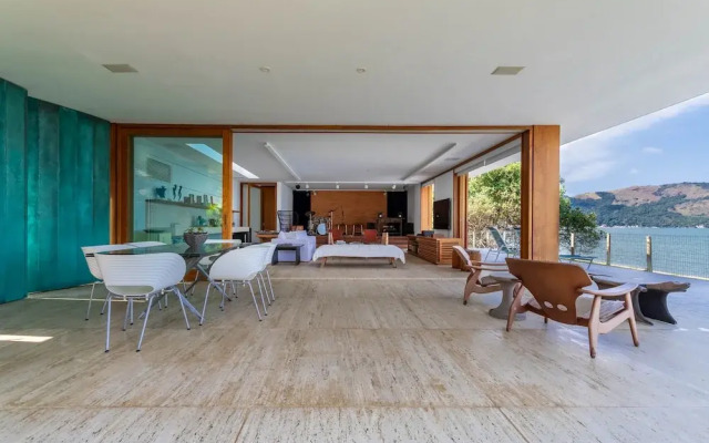 House With Private Beach in Porto Bello Mangaratiba