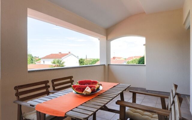 Apartment With Common Pool, Balcony and Barbecue in Mali Maj, Near Porec