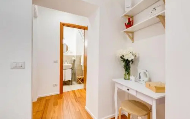 Lovely and modern nest near the Colosseum