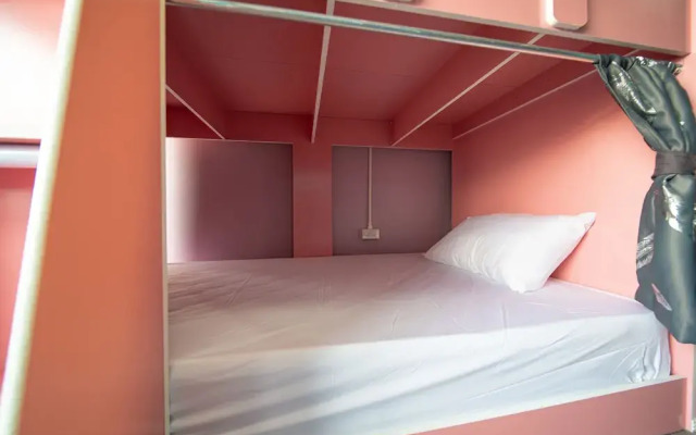 UrbanNest Hostel