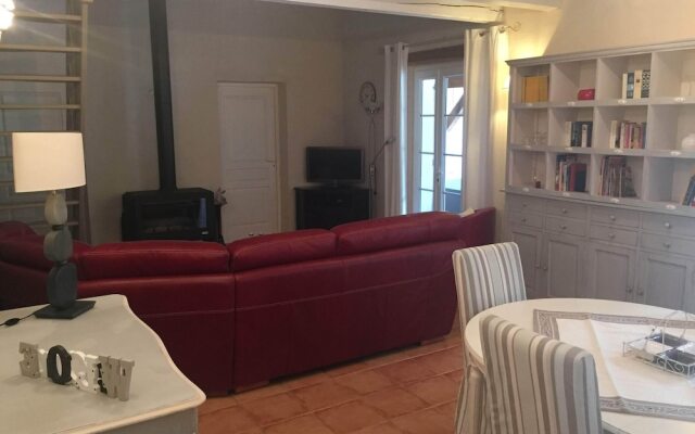 Stunning villa with private swimming pool and large garden