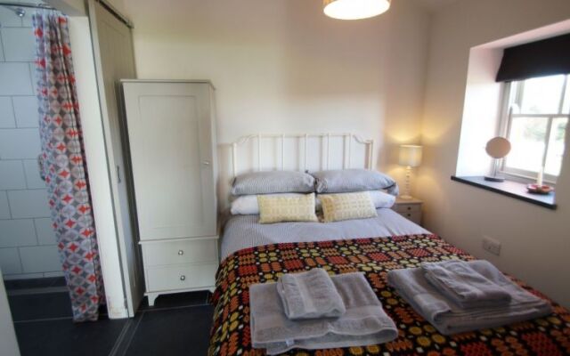 Holiday Home Cae Cwpwl