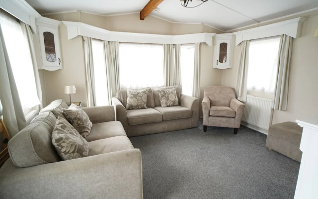 Caravan-sleeps 5-pets Ok-parking-linen Incl