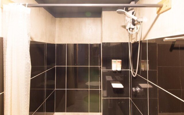 Bhive Hotel by RedDoorz