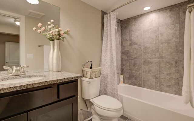 Marbella Lane Executive Townhome, 20 mins to Boulder