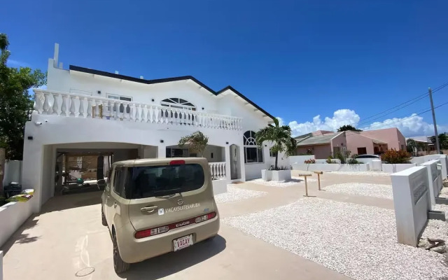 Palm Beach Vacaysuites - Coconut Suite - Top Floor