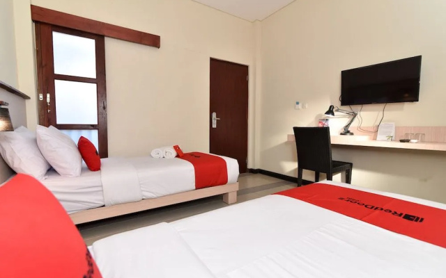 RedDoorz near Legian Street