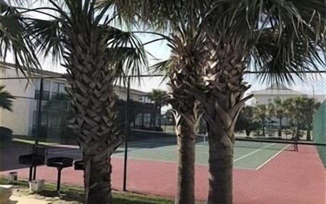 Sea Shell 3 Bedroom Townhouse by RedAwning