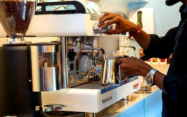 Hotel Lake View Airport Zone