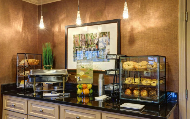 Port Inn and Suites Portsmouth, Ascend Hotel Collection
