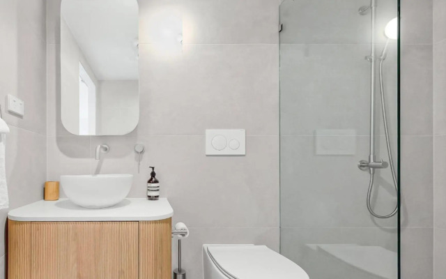 Unit 3 21 Park Generous and Comfortable Beachside Abode