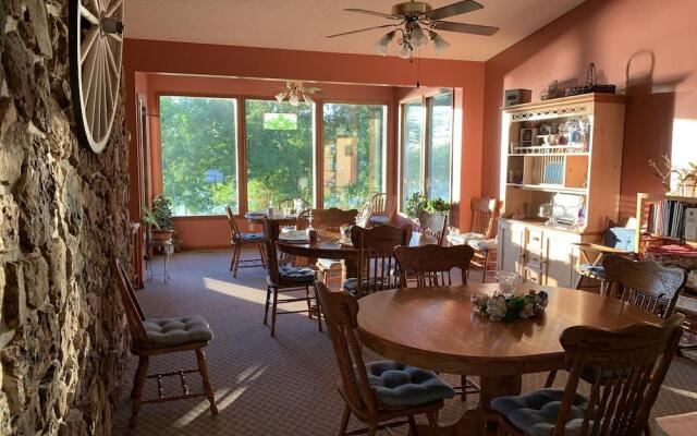 Red Bud Cove Bed & Breakfast Suites