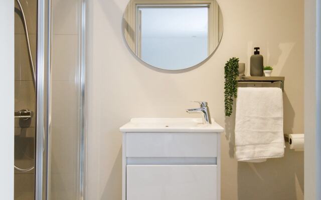 Luxury Penthouse Super King Bed 5 min to Beach
