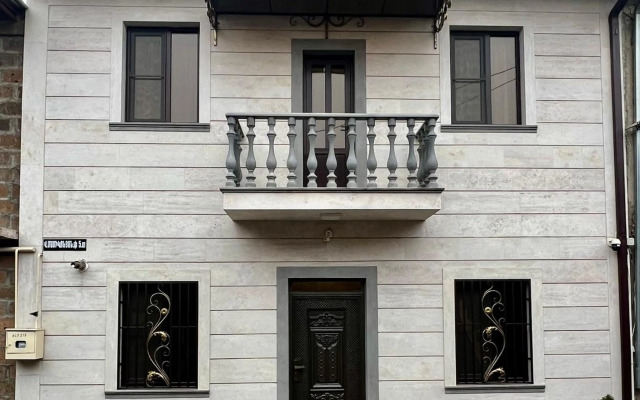 New 3 bedroom house each room rentable separately