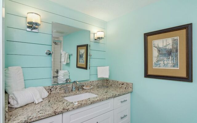 Shoreline 1114 Condo by RedAwning