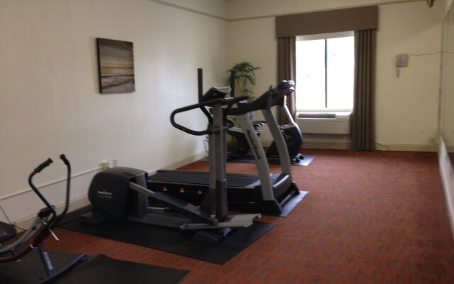 Baymont Inn and Suites Savannah Garden City