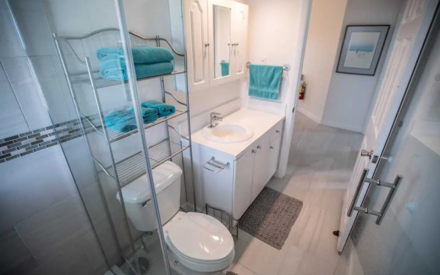 Enjoy Sunsets at Fully Equipped Condo at the Beach