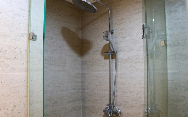 Elegant And Warm 1Br At Gold Coast Apartment