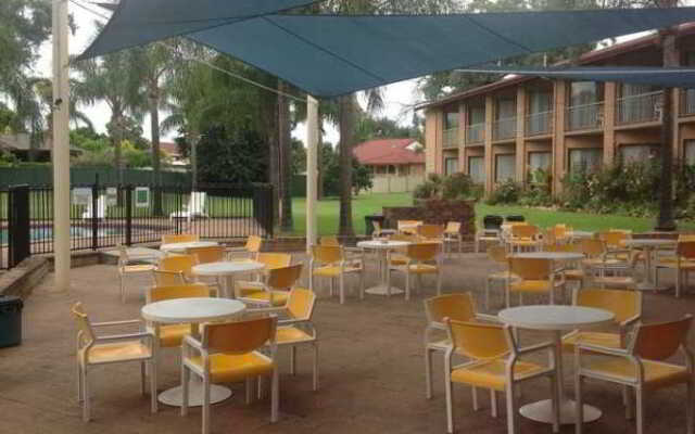 Quality Inn Charbonnier Hallmark