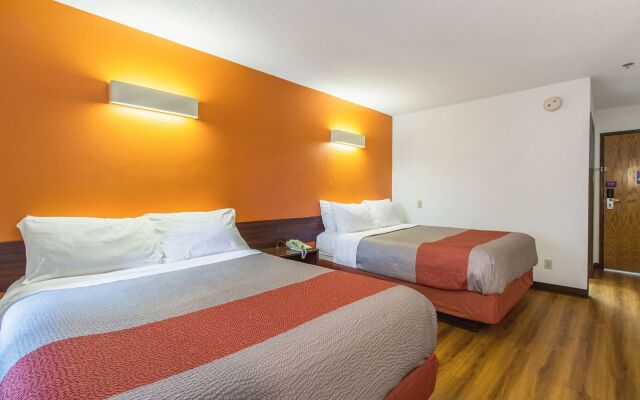 Motel 6 Streetsboro, OH