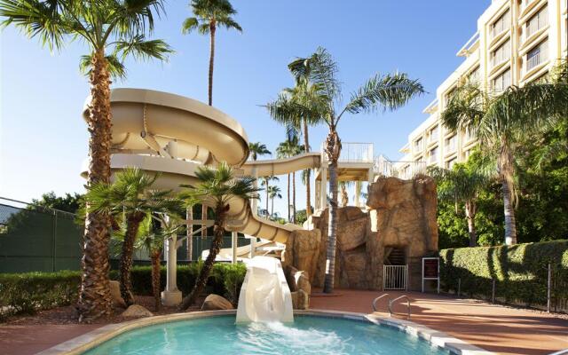 Sheraton Crescent Hotel