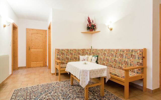 Contemporary Apartment in Kampl near Ski Area
