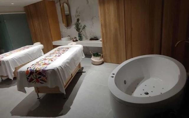 Nicest JR Suite Studio IN Cabo Downtown Marina, Cabo San Lucas