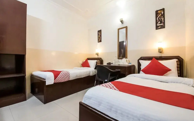 OYO Flagship 42717 Hotel Fort