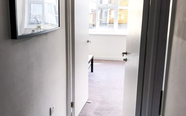 Entire 2 Bedroom Flat Next to Kings College