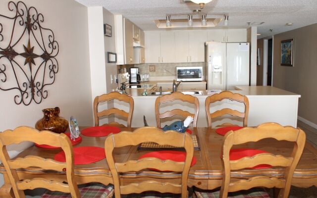Las Brisas 105 Apartment