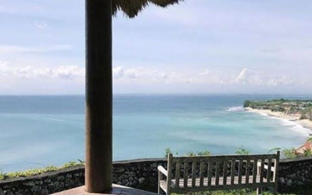 Romeo Beachfront Bungalow
