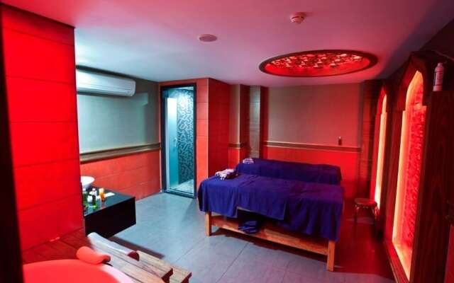Adella Side Hotel