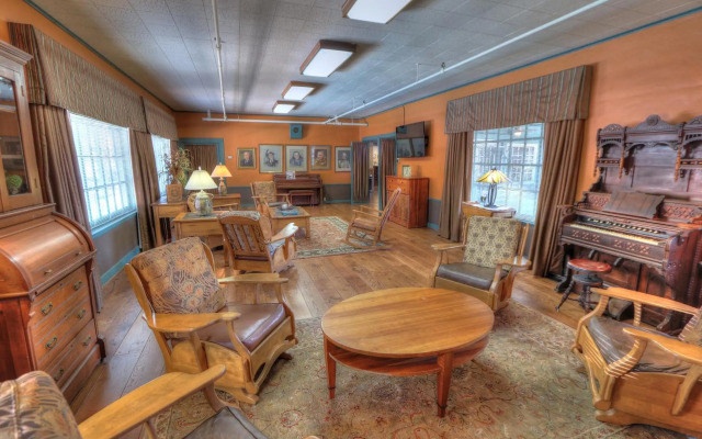 The Historic Gatlinburg Inn