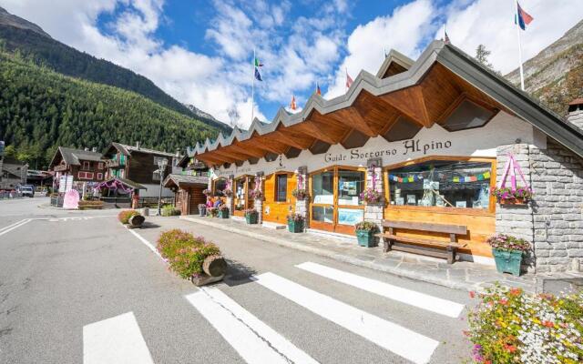 Monterosa Cozy Apartment 200m From Ski