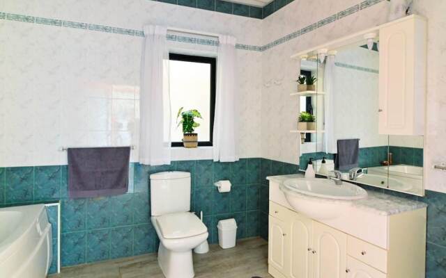 Peaceful Haven With Stunning Views Close to sea