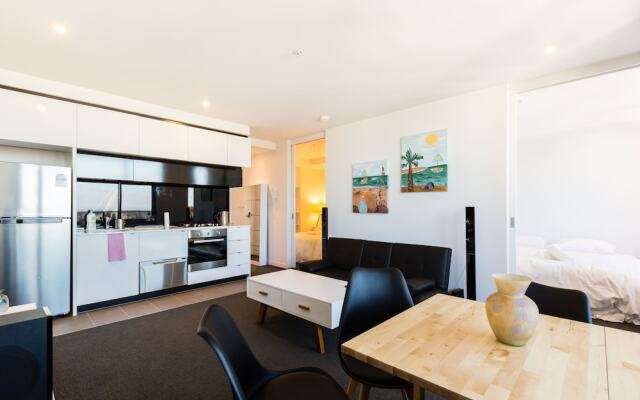 SANTERI, 2BDR Melbourne Apartment