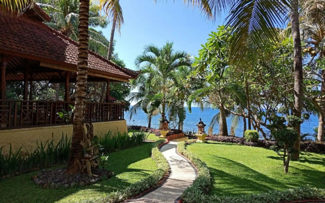 Teluk Indah Beach & Pool Villa