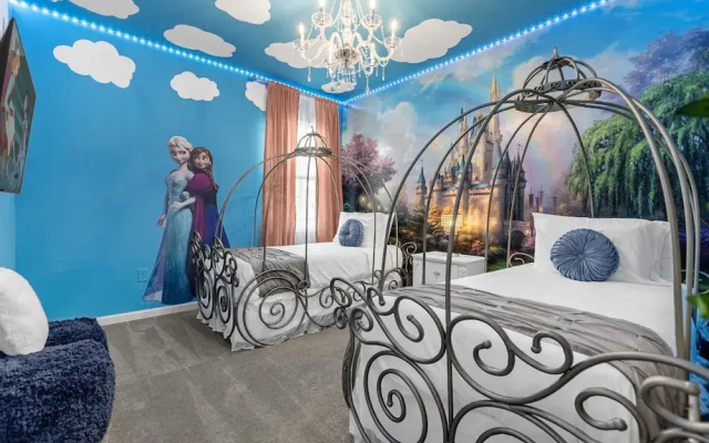 Upstay - Theme Rooms Pool Spa Theatre Arcade