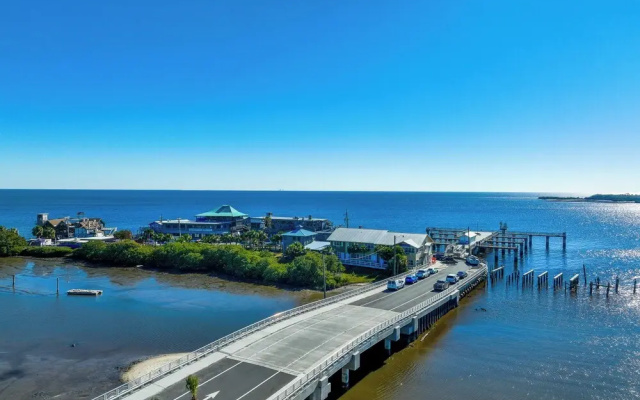 Walkable Beachfront Retreat on Cedar Key!