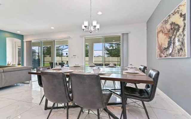 Charming Spacious Pool Home by Disney