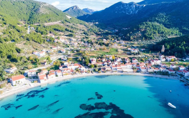 Villa Nives - Three-bedroom Villa With Terrace and Sea View